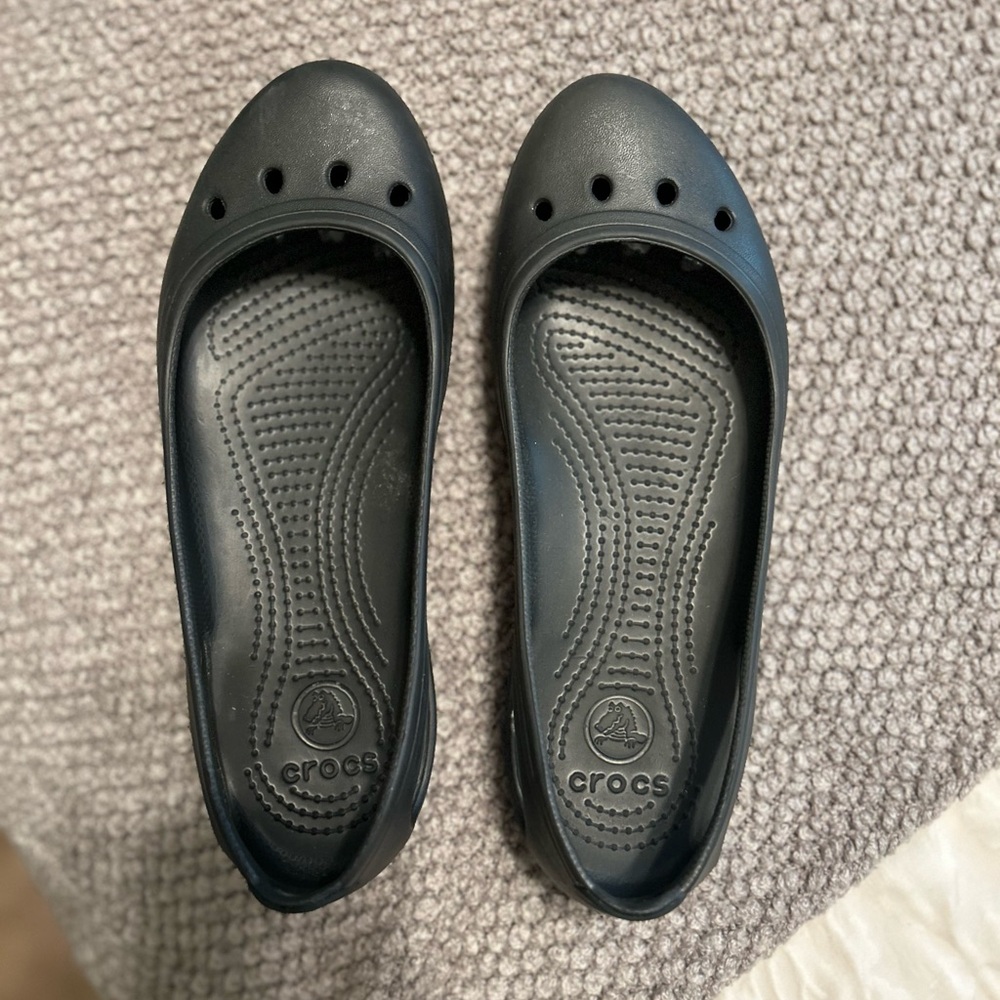 CROCS Black Flats with Streamlined Design